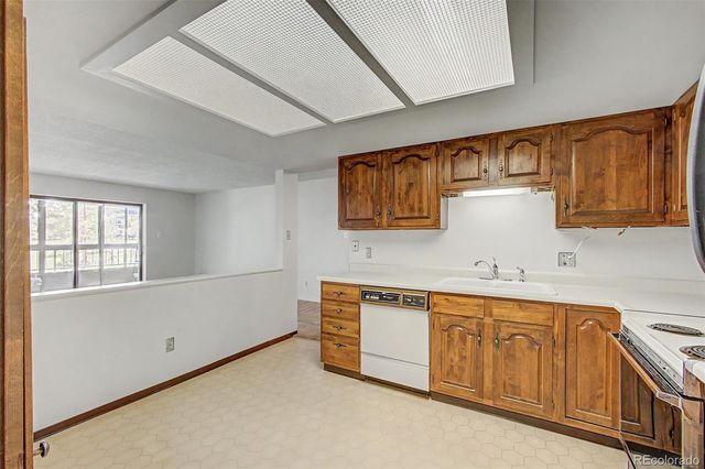 2868 S Heather Gardens Way 210, Aurora, CO 80014
