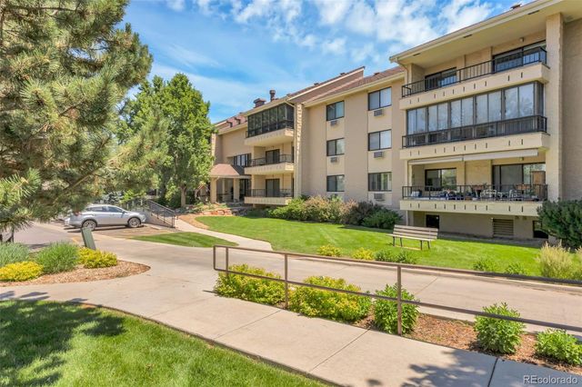 2868 S Heather Gardens Way 210, Aurora, CO 80014