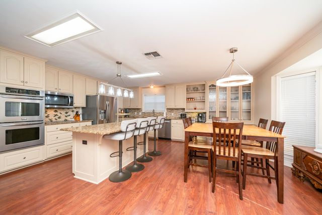 61 S Pebble Creek Drive, Longview, TX 75605