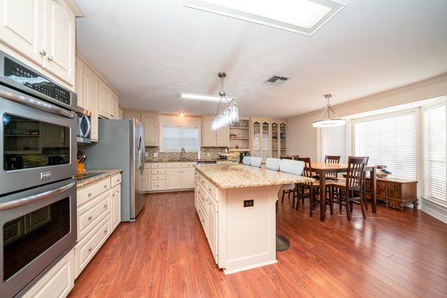 61 S Pebble Creek Drive, Longview, TX 75605