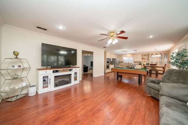 61 S Pebble Creek Drive, Longview, TX 75605