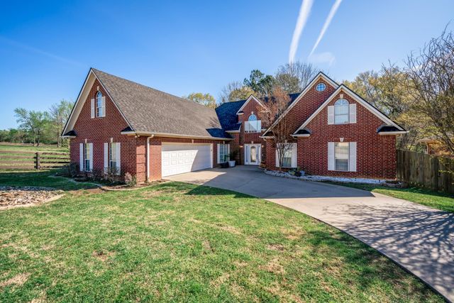 61 S Pebble Creek Drive, Longview, TX 75605