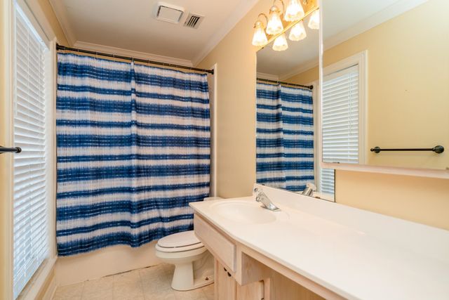 61 S Pebble Creek Drive, Longview, TX 75605