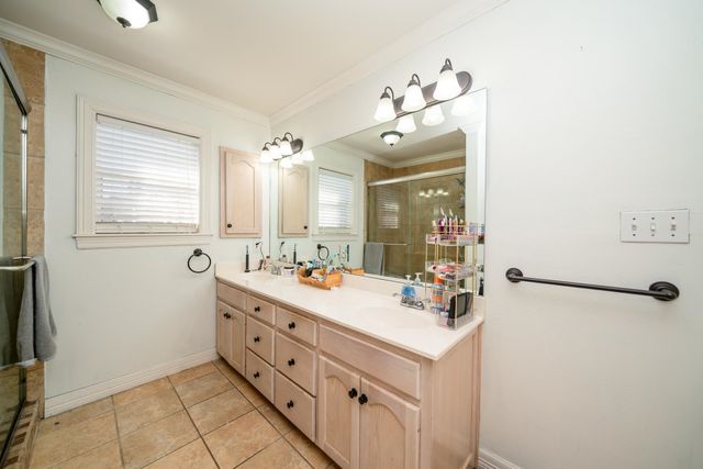 61 S Pebble Creek Drive, Longview, TX 75605