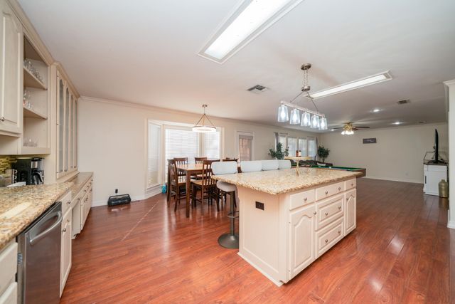 61 S Pebble Creek Drive, Longview, TX 75605