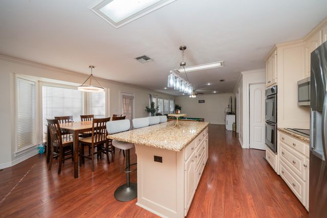 61 S Pebble Creek Drive, Longview, TX 75605