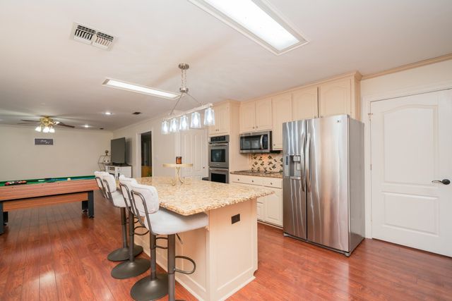 61 S Pebble Creek Drive, Longview, TX 75605