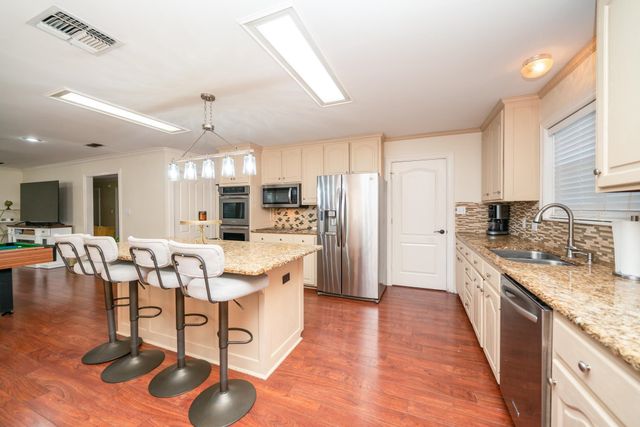 61 S Pebble Creek Drive, Longview, TX 75605