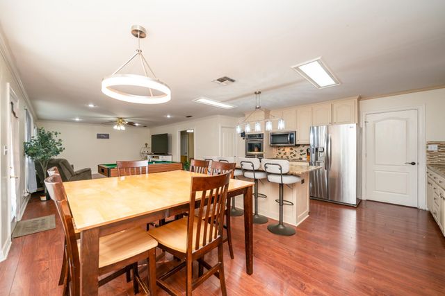 61 S Pebble Creek Drive, Longview, TX 75605