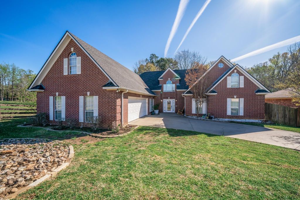 61 S Pebble Creek Drive, Longview, TX 75605