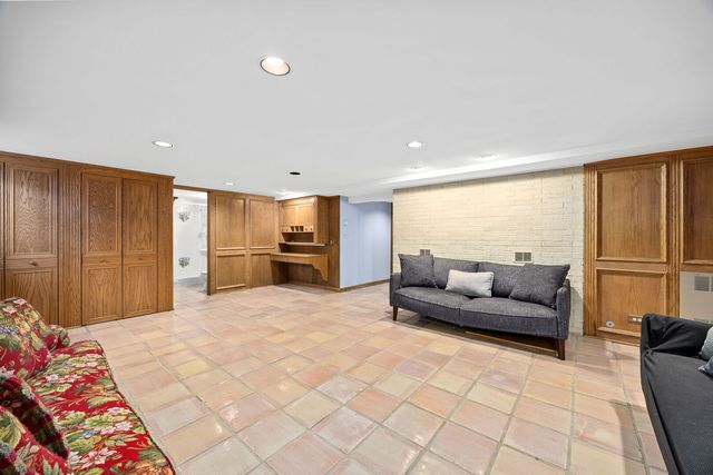 7S460 Donwood Drive, Naperville, IL 60540