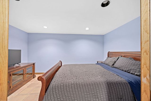 7S460 Donwood Drive, Naperville, IL 60540
