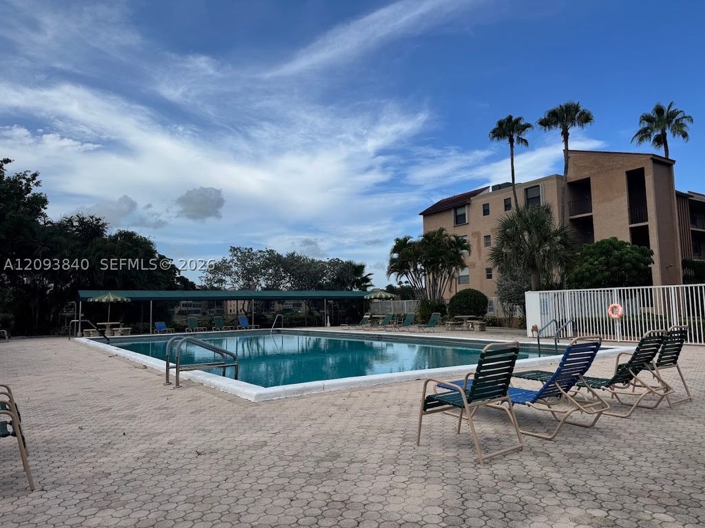 7591 NW 1st St 403, Margate, FL 33063