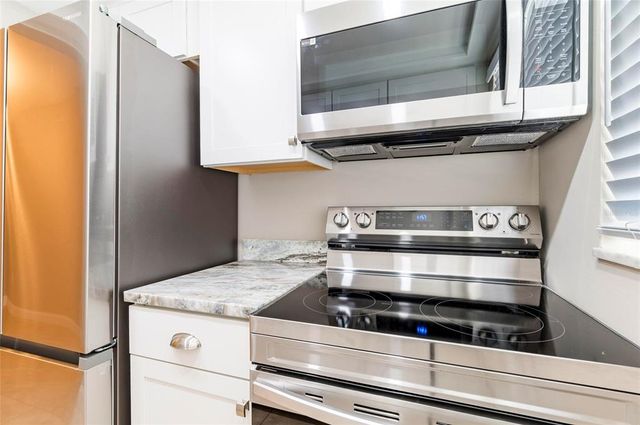 1221 DREW STREET B9, Clearwater, FL 33755