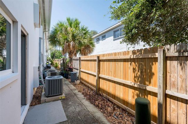 1221 DREW STREET B9, Clearwater, FL 33755