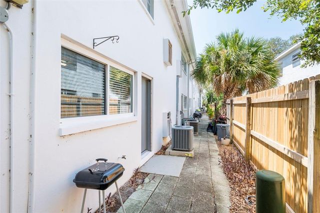 1221 DREW STREET B9, Clearwater, FL 33755