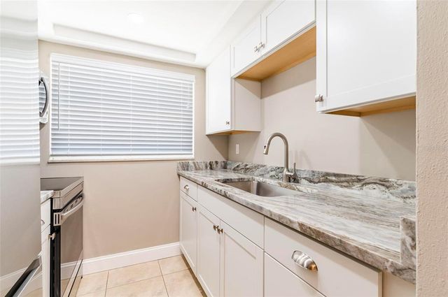1221 DREW STREET B9, Clearwater, FL 33755