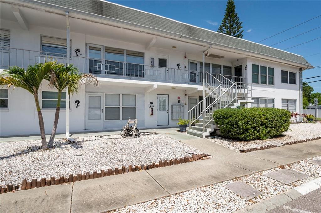 1221 DREW STREET B9, Clearwater, FL 33755