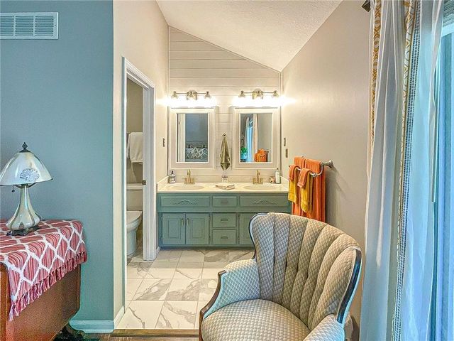 1645 E Timber Ridge Drive, Sedalia, MO 65301