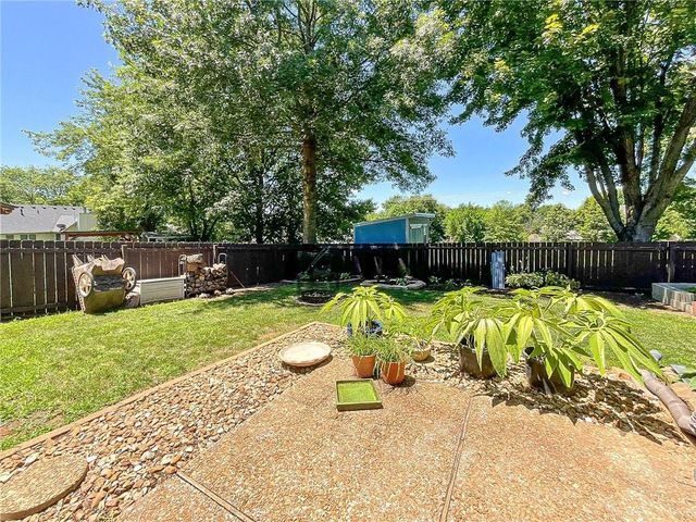 1645 E Timber Ridge Drive, Sedalia, MO 65301