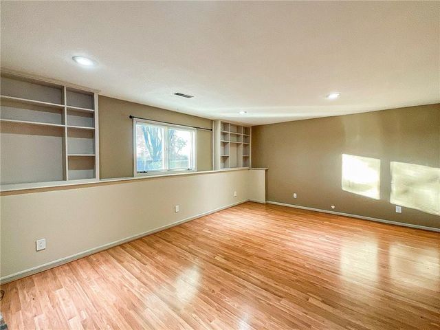 1645 E Timber Ridge Drive, Sedalia, MO 65301