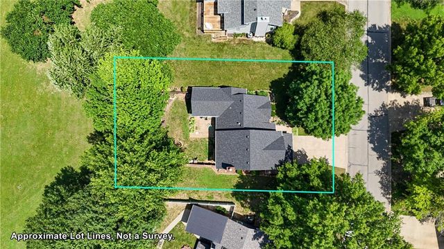 1645 E Timber Ridge Drive, Sedalia, MO 65301