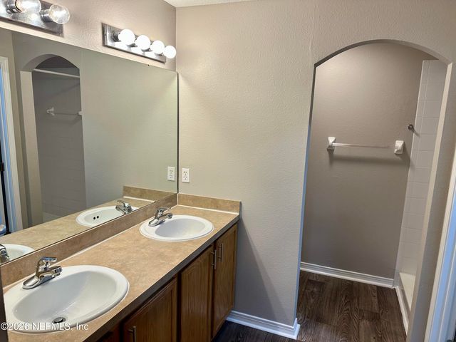 5260 COLLINS Road 106, Jacksonville, FL 32244