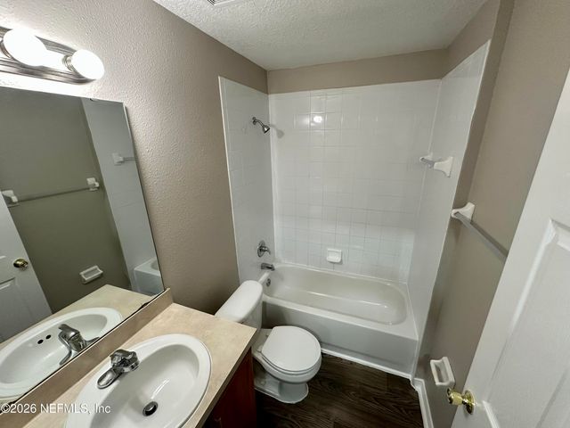5260 COLLINS Road 106, Jacksonville, FL 32244