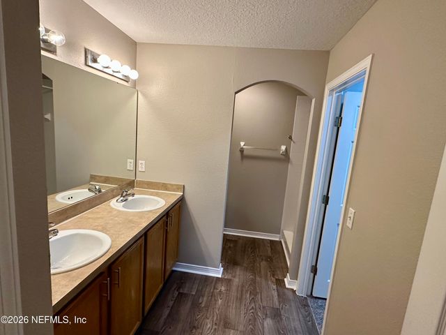 5260 COLLINS Road 106, Jacksonville, FL 32244