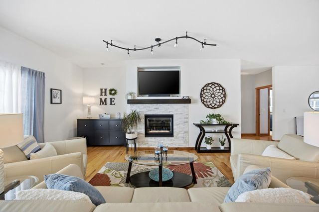 330 31st Avenue NW, West Fargo, ND 58078