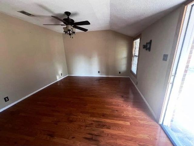 803 W Bells Boulevard, Bells, TX 75414