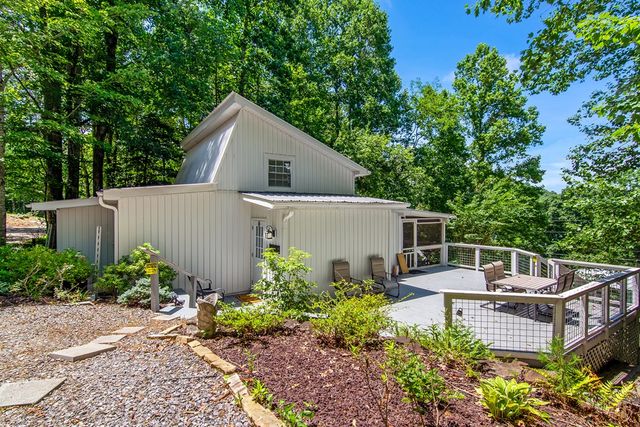 1056 Sky Hawk Mountain Drive, Hiawassee, GA 30546