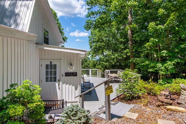 1056 Sky Hawk Mountain Drive, Hiawassee, GA 30546