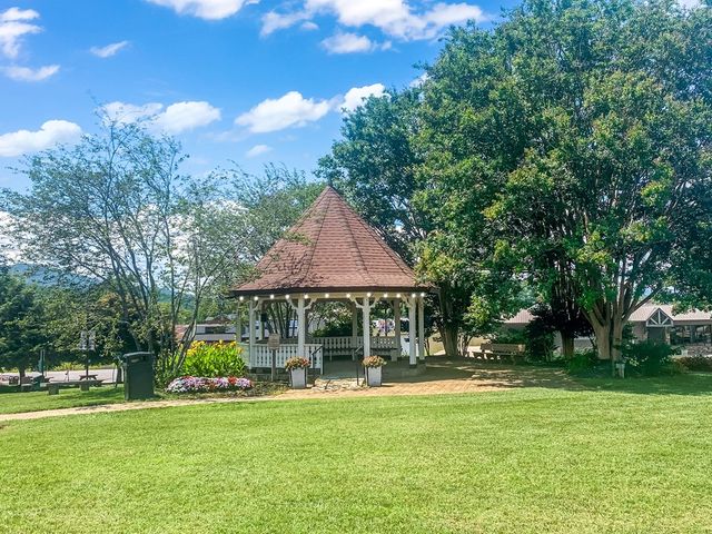 1056 Sky Hawk Mountain Drive, Hiawassee, GA 30546