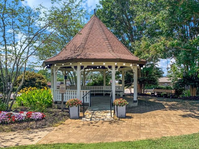 1056 Sky Hawk Mountain Drive, Hiawassee, GA 30546