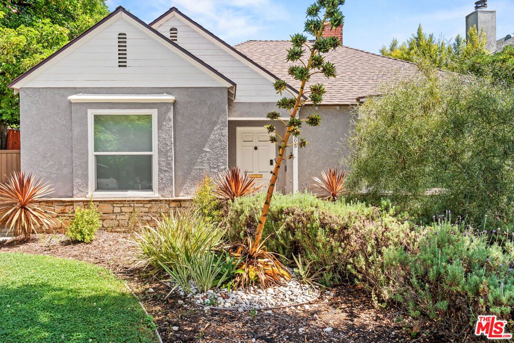 208 N Bowling Green Way, Los Angeles, CA 90049 — exterior