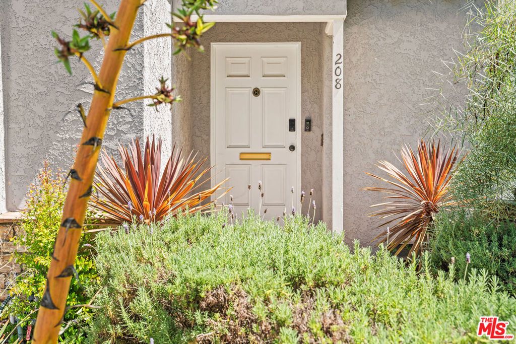208 N Bowling Green Way, Los Angeles, CA 90049 — photo 2