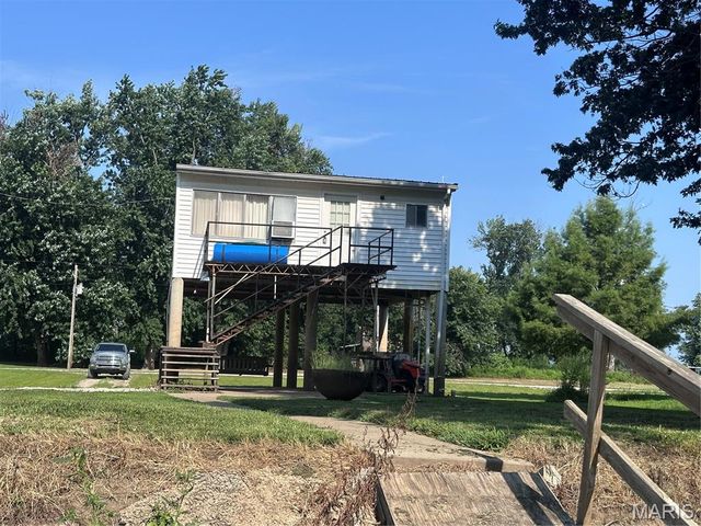 72 S River Road, Elsberry, MO 63343