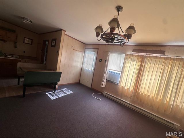 72 S River Road, Elsberry, MO 63343