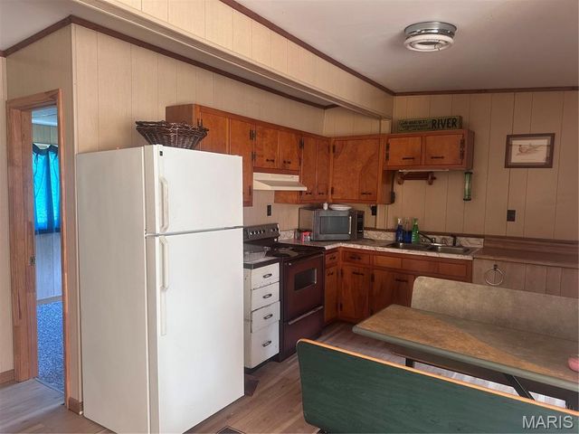 72 S River Road, Elsberry, MO 63343