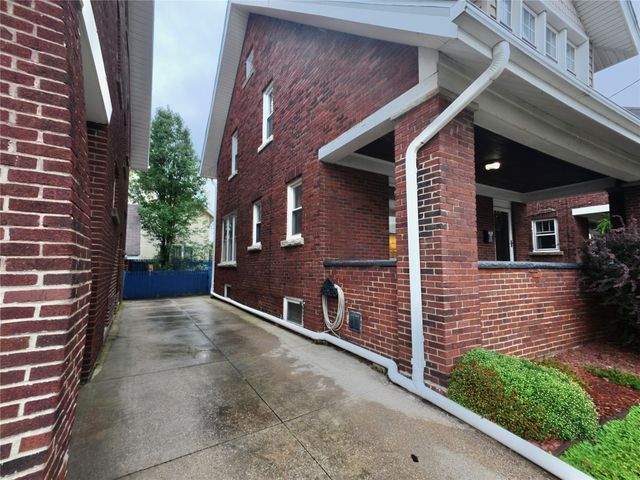 2622 PLUM Street, Erie, PA 16508