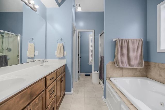 10915 N Skiles Court, Kansas City, MO 64157
