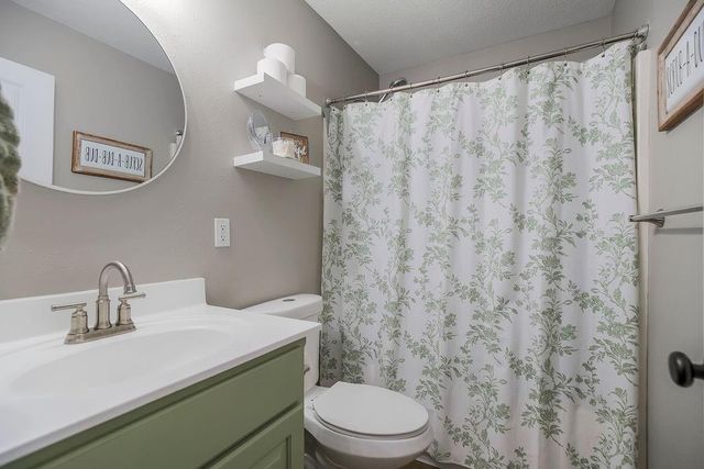 10915 N Skiles Court, Kansas City, MO 64157