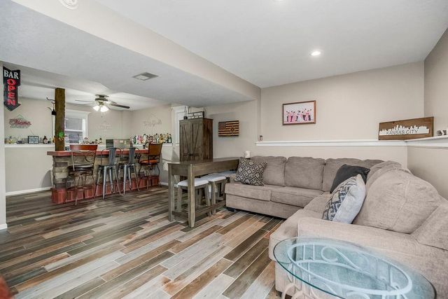 10915 N Skiles Court, Kansas City, MO 64157