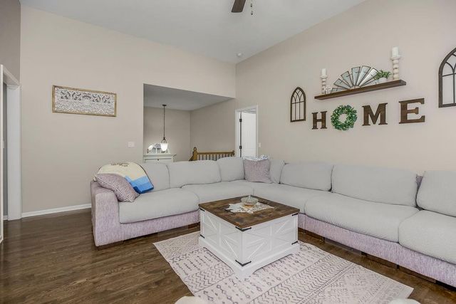 10915 N Skiles Court, Kansas City, MO 64157