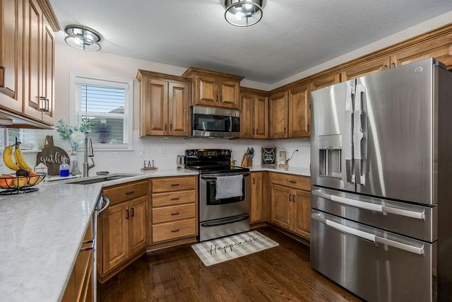 10915 N Skiles Court, Kansas City, MO 64157