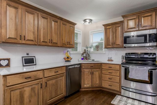 10915 N Skiles Court, Kansas City, MO 64157