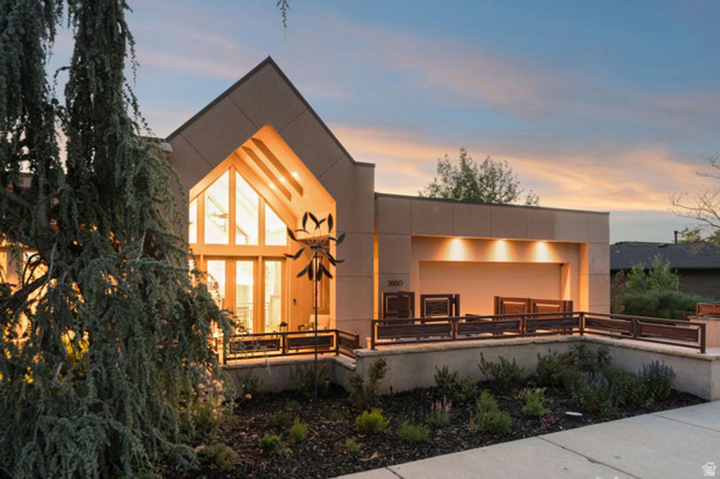 Image 13 of property listing at 3660 S CHOKE CHERRY DR, Millcreek, UT 84109