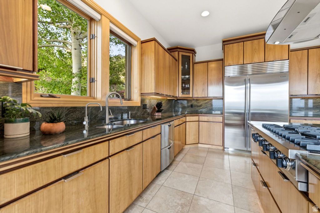 Image 32 of property listing at 3660 S CHOKE CHERRY DR, Millcreek, UT 84109