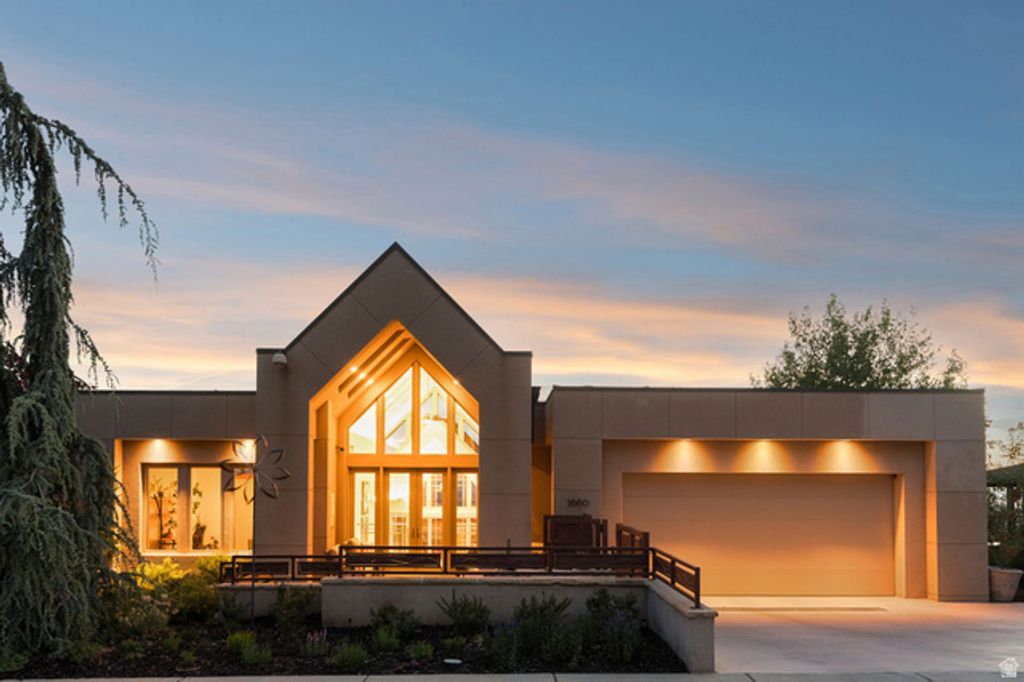 Image 5 of property listing at 3660 S CHOKE CHERRY DR, Millcreek, UT 84109
